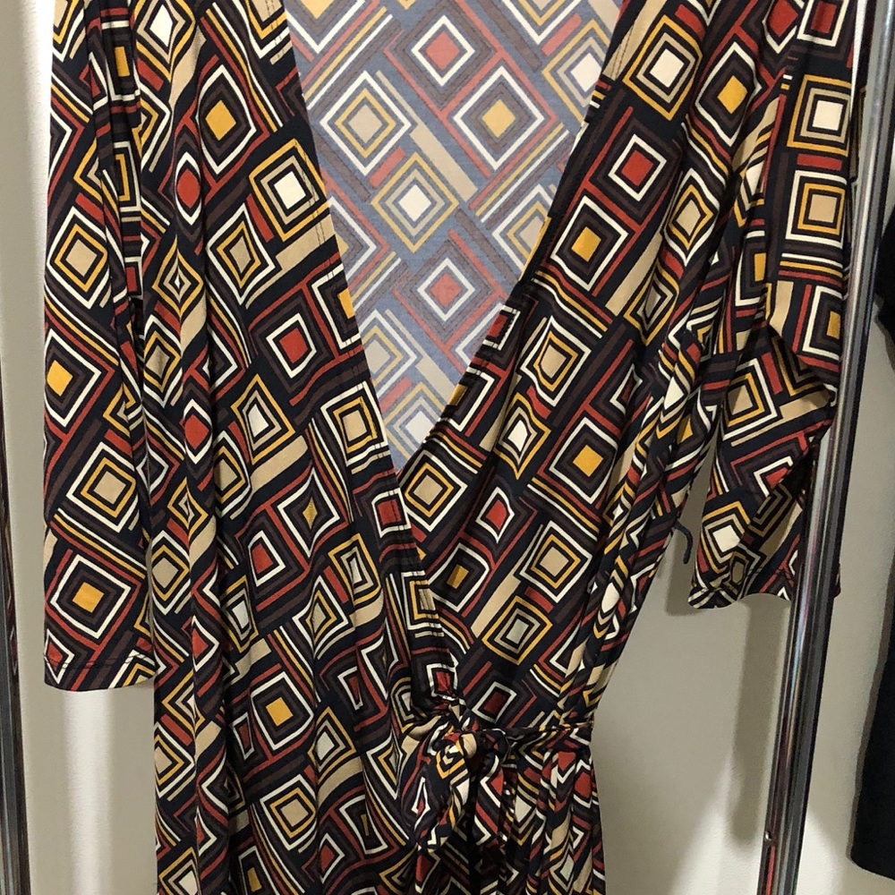 Tie waisted wrap dress. 3/4 in sleeve.